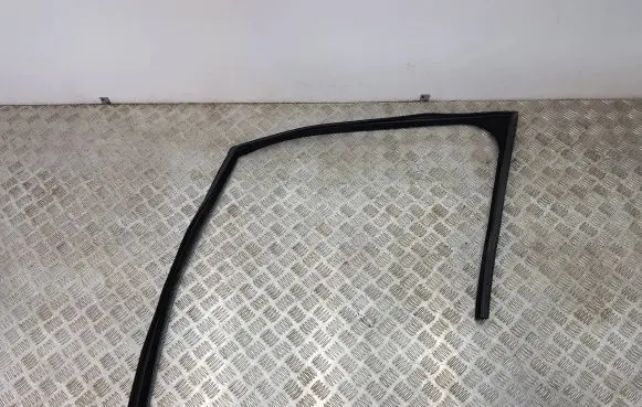 Jaguar I-Pace Rubber seal front door window/glass J9D321597A