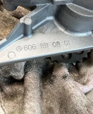 Mercedes-Benz Sprinter W901 W902 W903 W904 Oil pump 6061810801