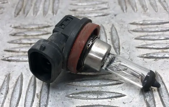 BMW 5 E60 E61 Fog light bulb E83E7 KBH11