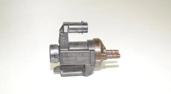 BMW 5 G30 G31 Turbo solenoid valve 8570591 11748570591