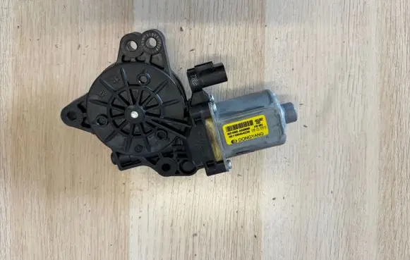 Hyundai i30 Front door window regulator with motor 82460A5000