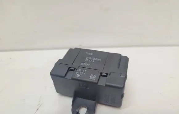 Toyota Avensis T250 Seat heating relay 875010W0100