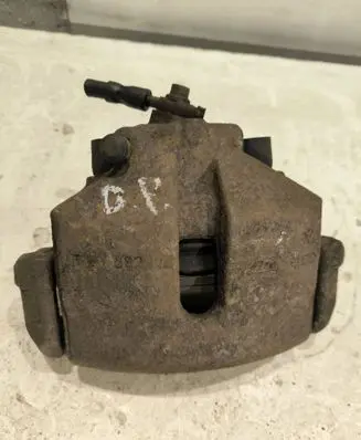 Volkswagen PASSAT B6 Front brake caliper