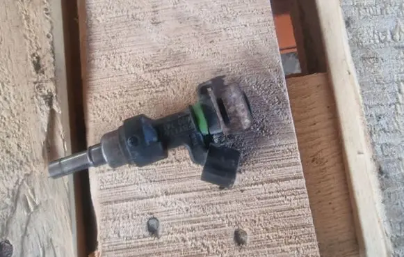 Nissan Note (E11) Fuel injector FBY1160