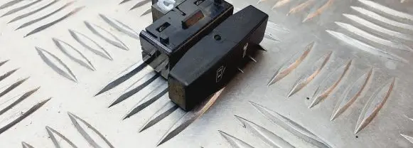 Volkswagen Touareg I Central locking switch button 7L6962125