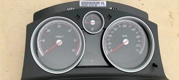 Opel Zafira B Speedometer (instrument cluster) 13267520