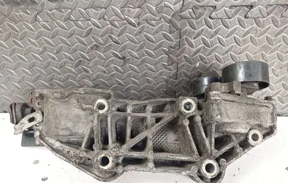 Nissan X-Trail T31 Generator/alternator bracket 8200527320