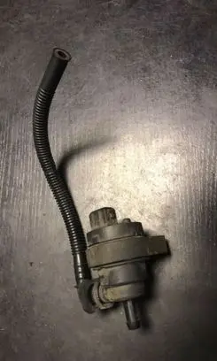 BMW 7 E38 Fuel tank valve 1748875