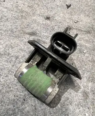KIA Sportage Coolant fan relay 