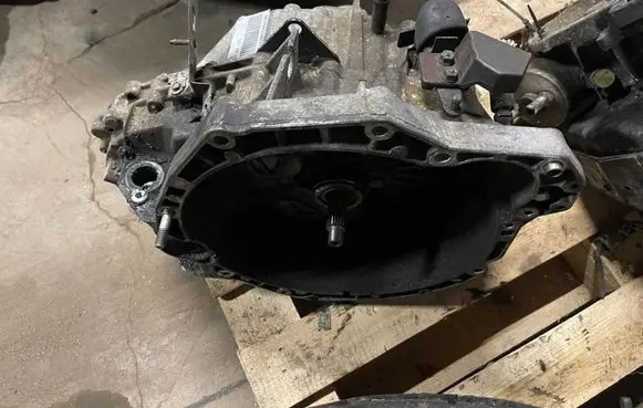 Manual 5 speed gearbox