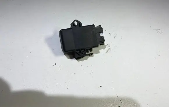 Volkswagen Golf V Seat heating relay 1K0959772