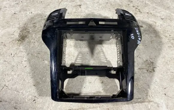 Opel Zafira B Radio/GPS head unit trim 13144401