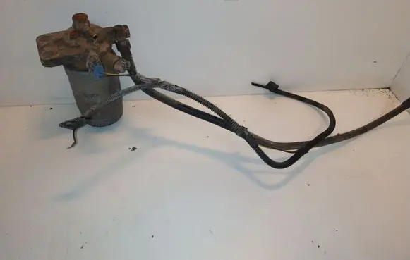 Volvo V70 Fuel filter bracket/mount holder 