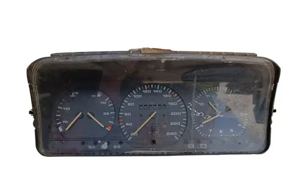 Volkswagen PASSAT B3 Speedometer (instrument cluster) 81117621