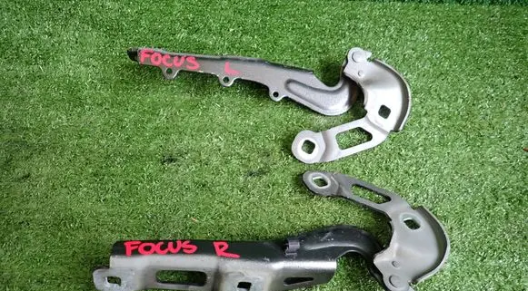 Ford Focus Engine bonnet/hood hinges 