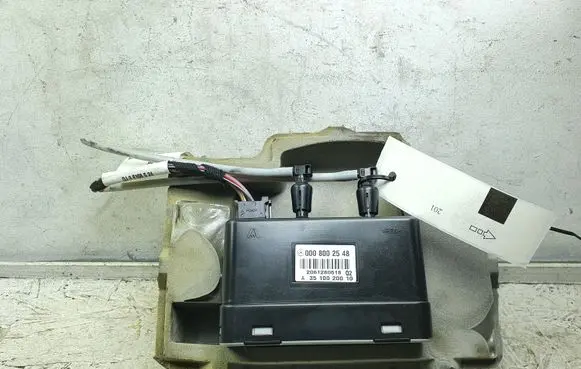 Mercedes-Benz CLS C219 Central locking vacuum pump 0008002548 A2118000035 A3510020010