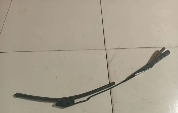 Opel Astra G Front wiper blade arm 90559554