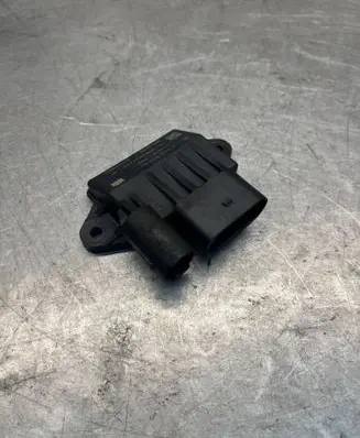 Mercedes-Benz E W211 Glow plug pre-heat relay A6429005801 13130010801 0522140210