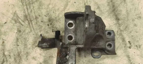 Nissan Murano Z52 Engine mounting bracket