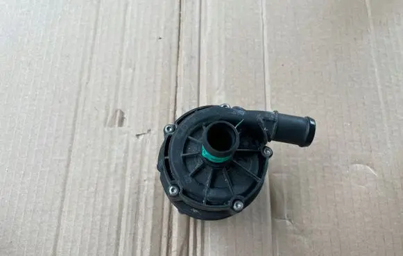 Volkswagen Crafter Electric auxiliary coolant/water pump 04L965567A