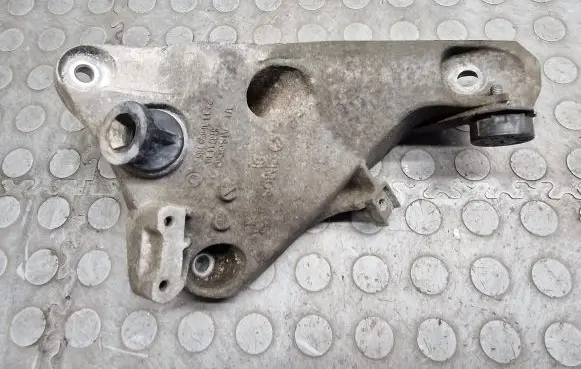 BMW X5 F15 Engine mounting bracket 6859785