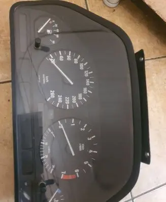 Speedometer (instrument cluster)