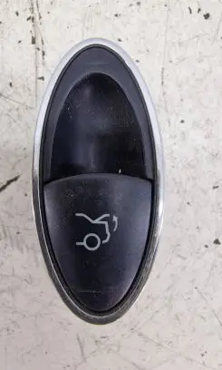 Mercedes-Benz E W211 Tailgate opening switch A211821115