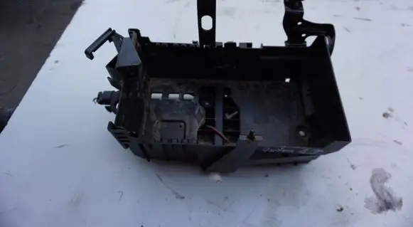 Opel Astra J Battery box tray 