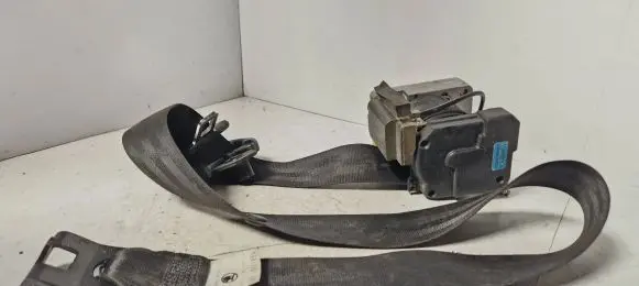 Skoda Octavia Mk1 (1U) Front seatbelt 1T4857702 00064786 27049855241