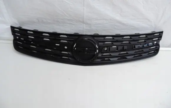Opel Zafira C Front bumper upper radiator grill