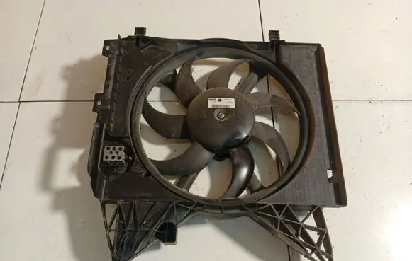 Nissan NV200 Radiator cooling fan shroud T7439001
