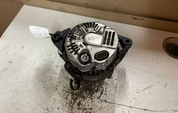 KIA Sorento Generator/alternator 373004A300 021319212