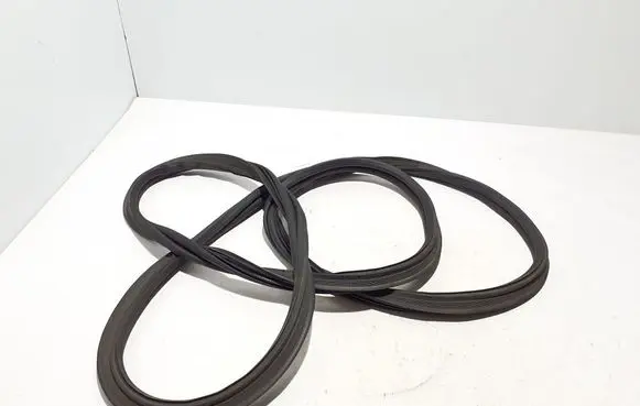 Chrysler Pacifica Trunk rubber seal (body) 68313519AC