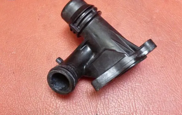 BMW 5 G30 G31 Engine coolant pipe/hose