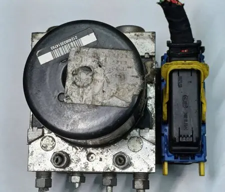 Renault Megane III ABS Pump 476606264R 000405104E0 10096114123