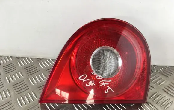 Tailgate rear/tail lights