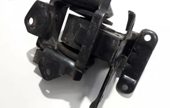 Hyundai Santa Fe Engine mount bracket