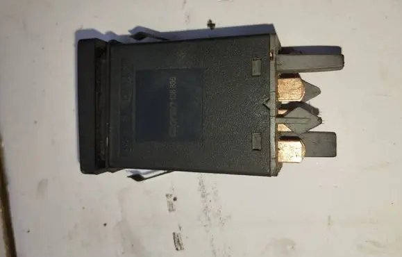 Volkswagen PASSAT B5.5 Hazard light switch Sae0c89