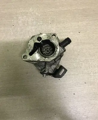 Nissan Qashqai Vacuum pump 705641000