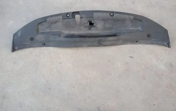 Engine bonnet/hood lock trim molding