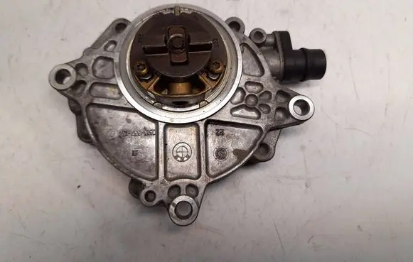 BMW 1 E81 E87 Vacuum pump 11667547024