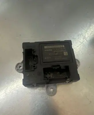 Volvo V70 Door control unit/module 31343028 1010253901