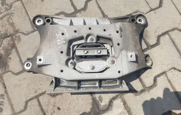 Gearbox mounting bracket