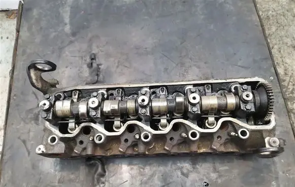 Volkswagen II LT Engine head 