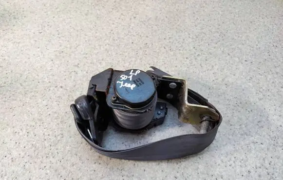 Jeep Grand Cherokee Front seatbelt