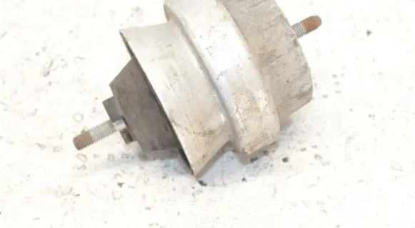 Engine mount bracket