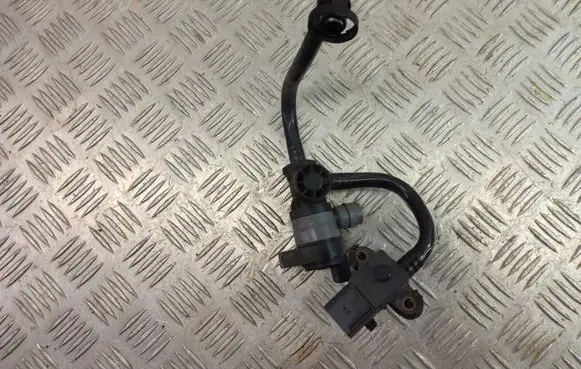 BMW X3 F25 Fuel tank valve 8617057