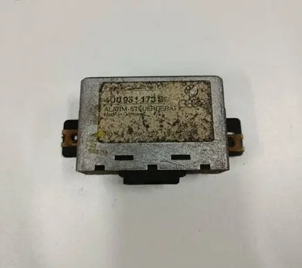Audi A4 S4 B5 8D Alarm control unit/module 4D0951173B