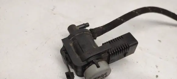 Audi A6 S6 C5 4B Turbo solenoid valve 1J0906283C