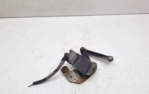 BMW 5 E60 E61 Rear air suspension level height sensor 1093699